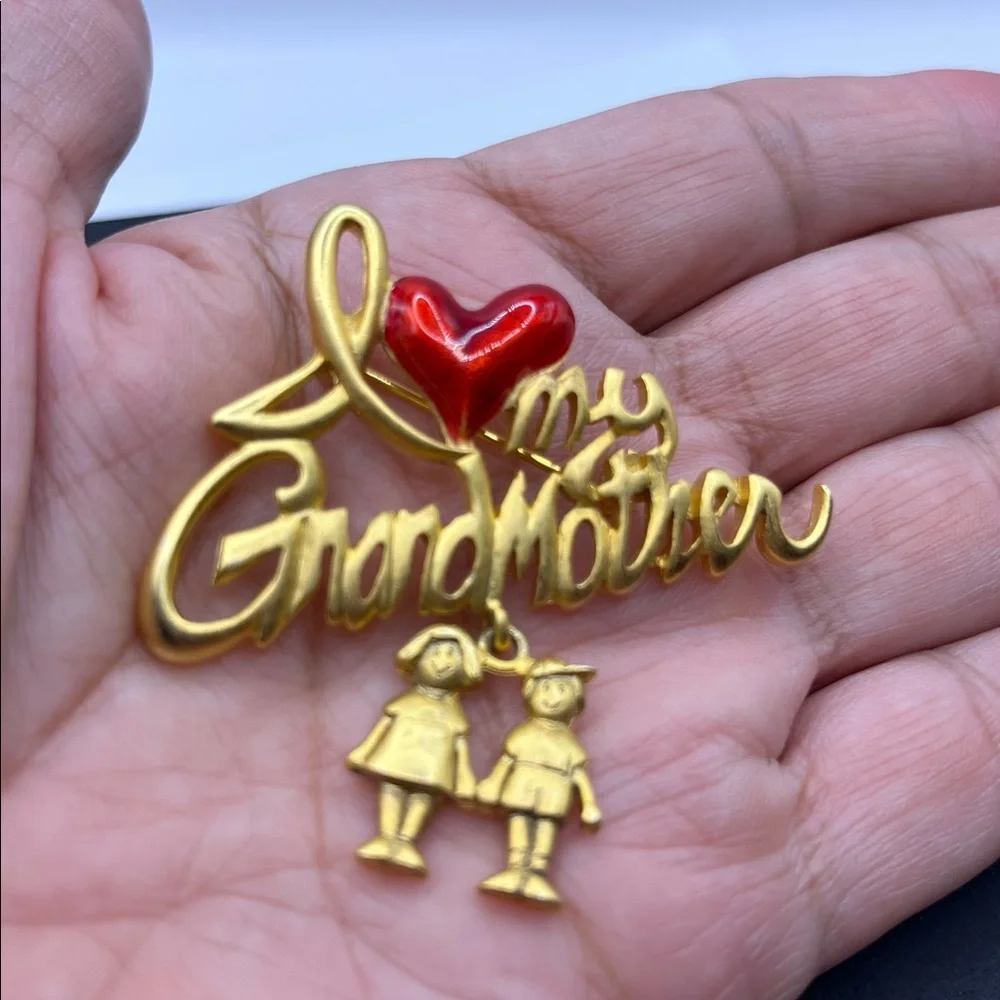 Gold 'Grandmother' Script Pin with Red Heart and Dangling Children - Picture 8 of 8
